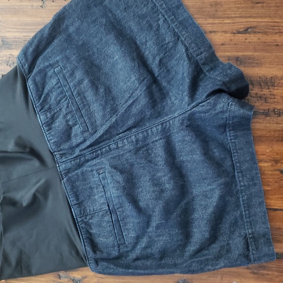 Women's Dark Denim Maternity Shorts Size 4M - Picture 2 of 8
